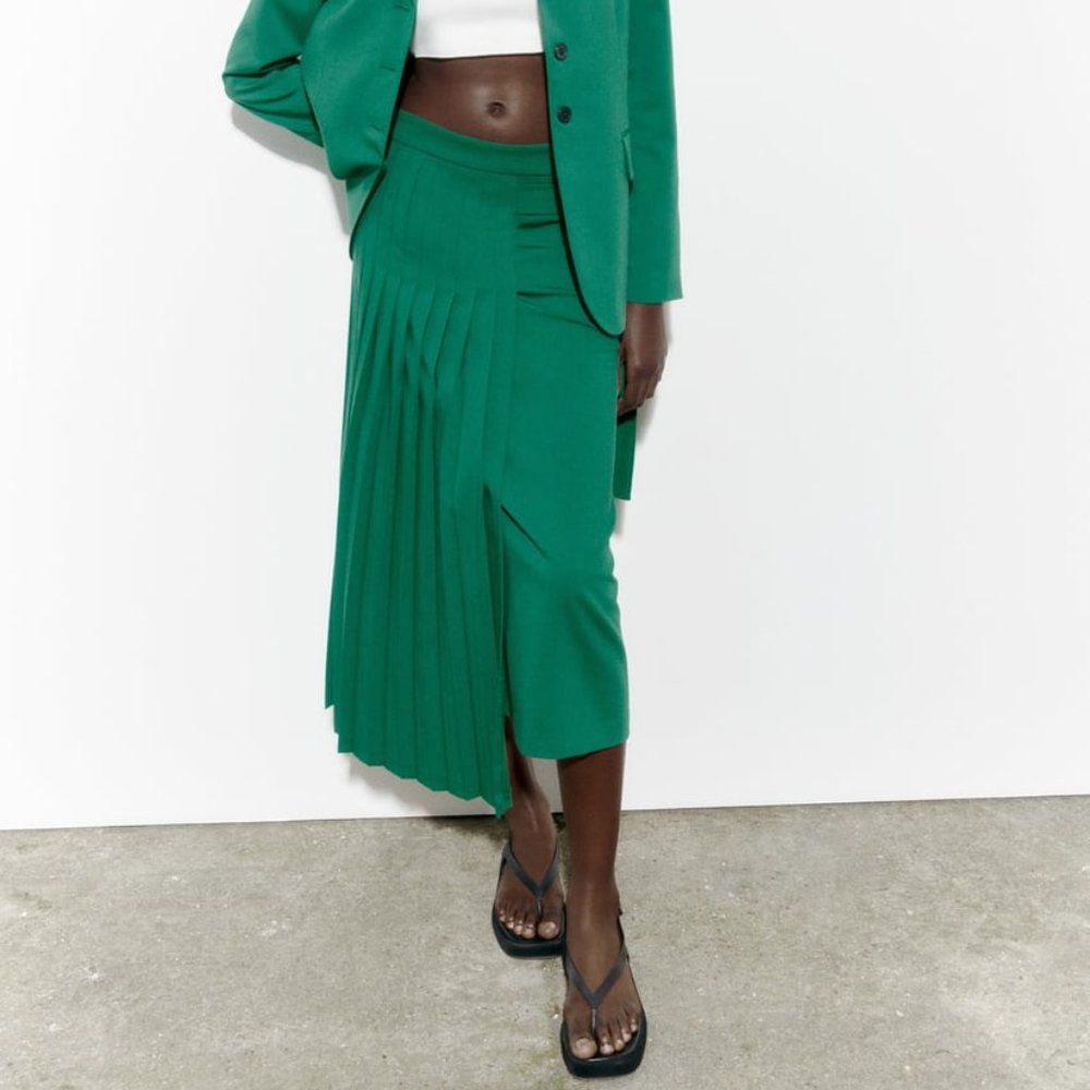 NWT BELTED PLEATED GREEN SKIRT WOOL BLEND LIMITED EDITION